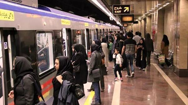 خارق العاده ترین مرد تهرانی در مترو ! ، شوکه می شوید