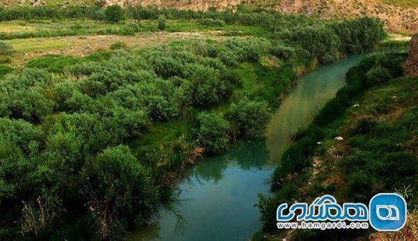سراب ملوسان یکی از جاذبه های دیدنی استان همدان است